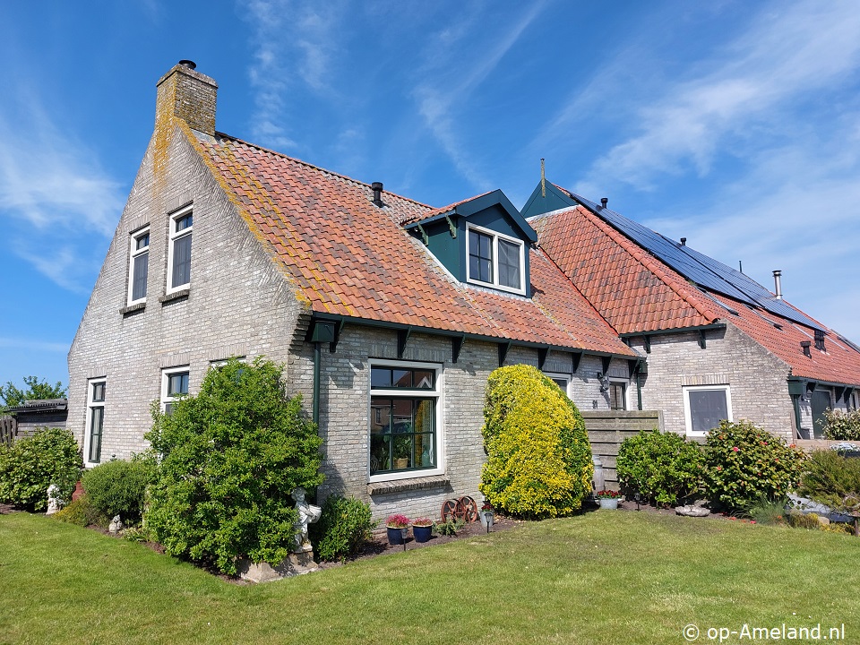 Uut in Thuus (boven), Take your dog to a seaside cottage